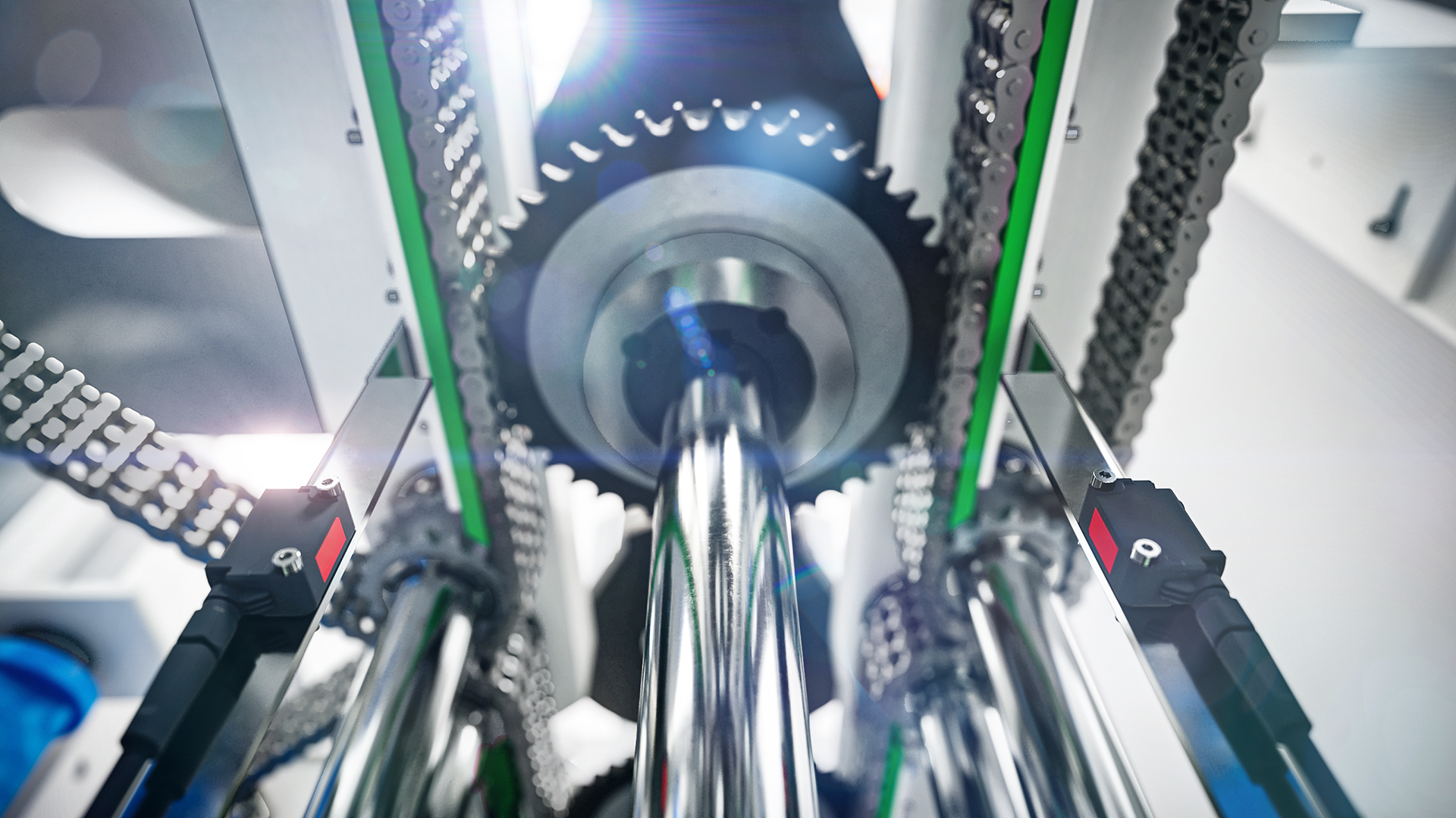 Computer-generiertes 3D-Rendering zeigt Sensoren und Metallketten zur Überwachung von Bauteilen in einer industriellen Maschine.